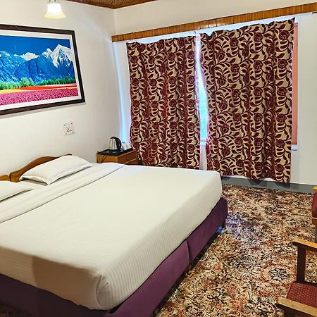 Hotel Season Palace Srīnagar Esterno foto
